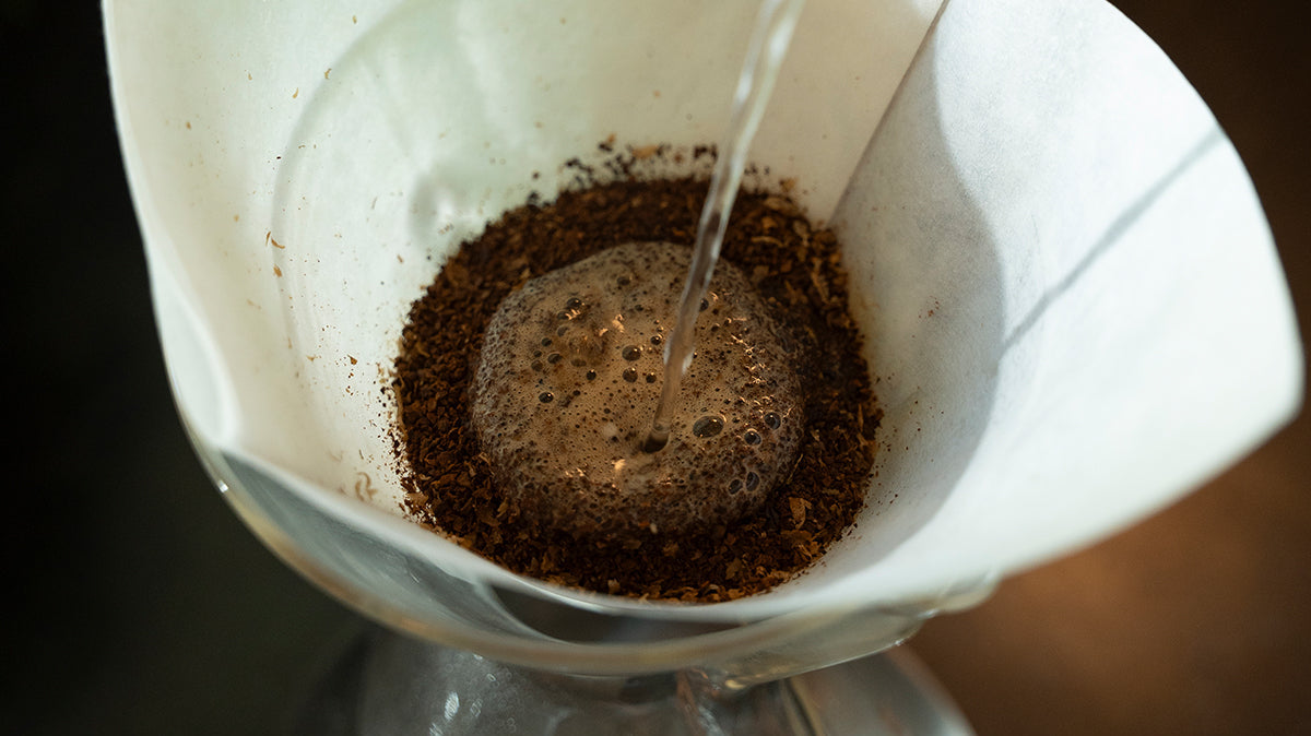 Coffee blooming in pour over brewing system
